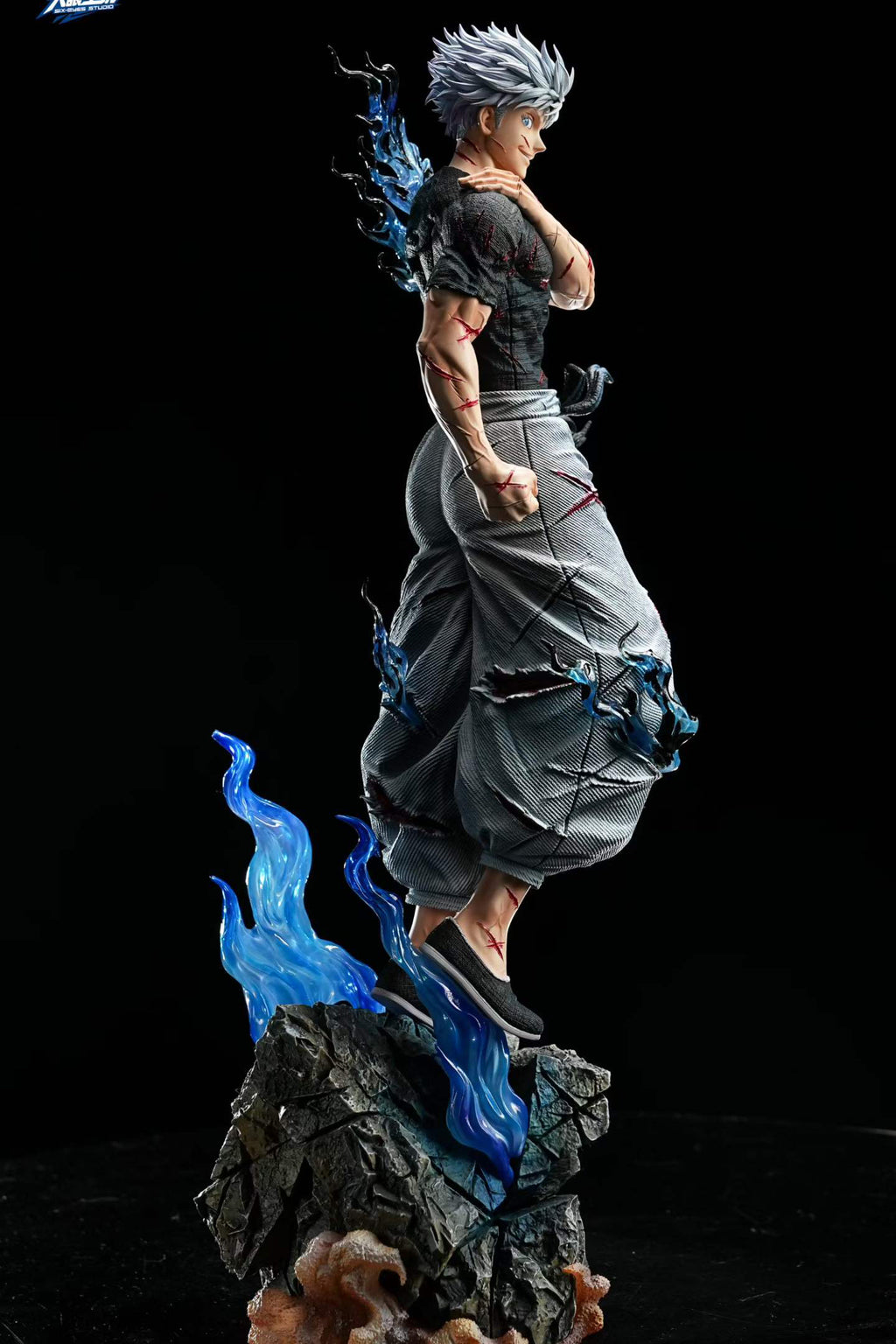 Gojo Satoru 1/6 resin Figure and Statue by Damocles Studio from Jujutsu Kaisen, full right-side view with blue cursed-energy effects